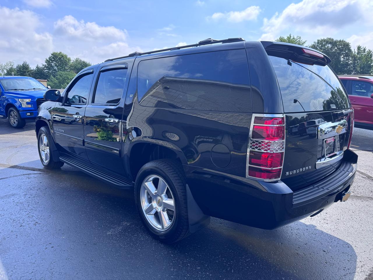 Chevrolet Suburban 4WD 4dr LT 2014