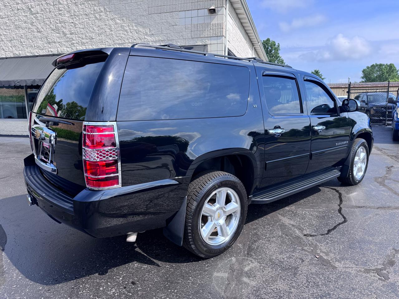 Chevrolet Suburban 4WD 4dr LT 2014