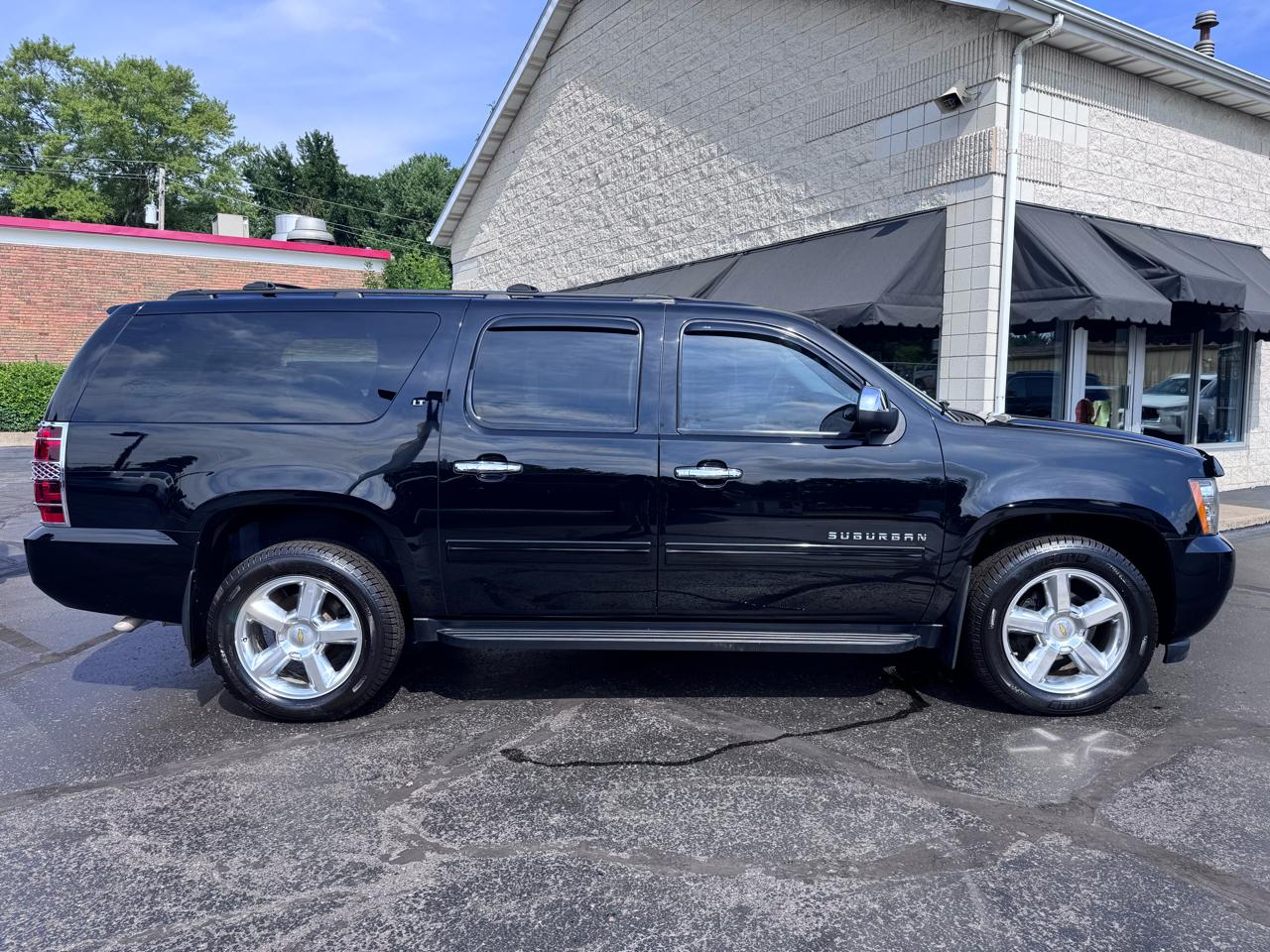 Chevrolet Suburban 4WD 4dr LT 2014