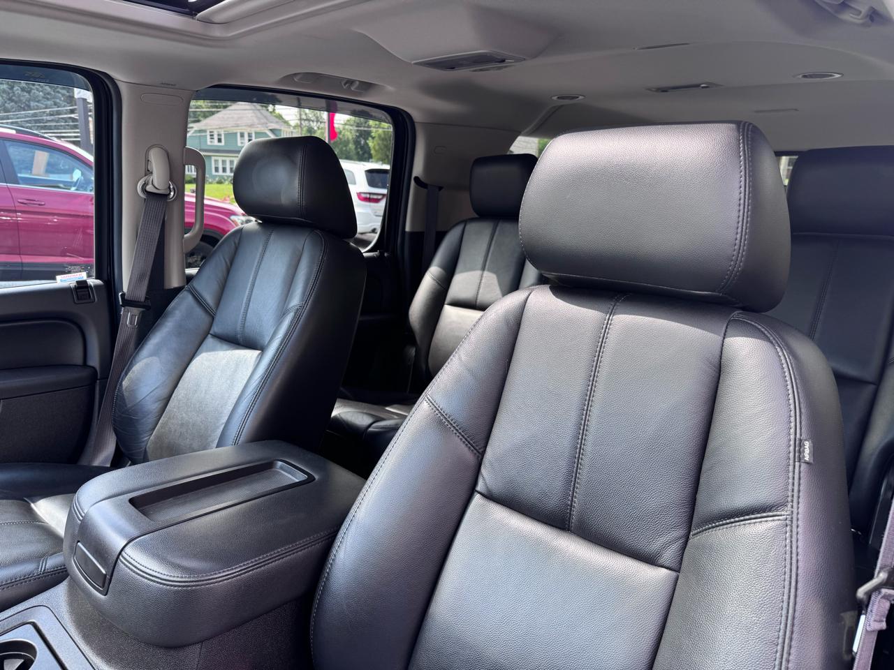 Chevrolet Suburban 4WD 4dr LT 2014