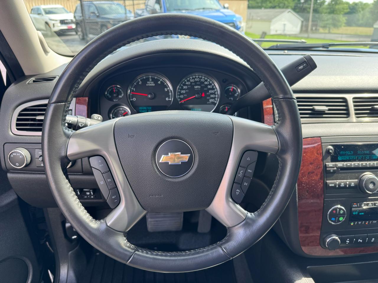 Chevrolet Suburban 4WD 4dr LT 2014