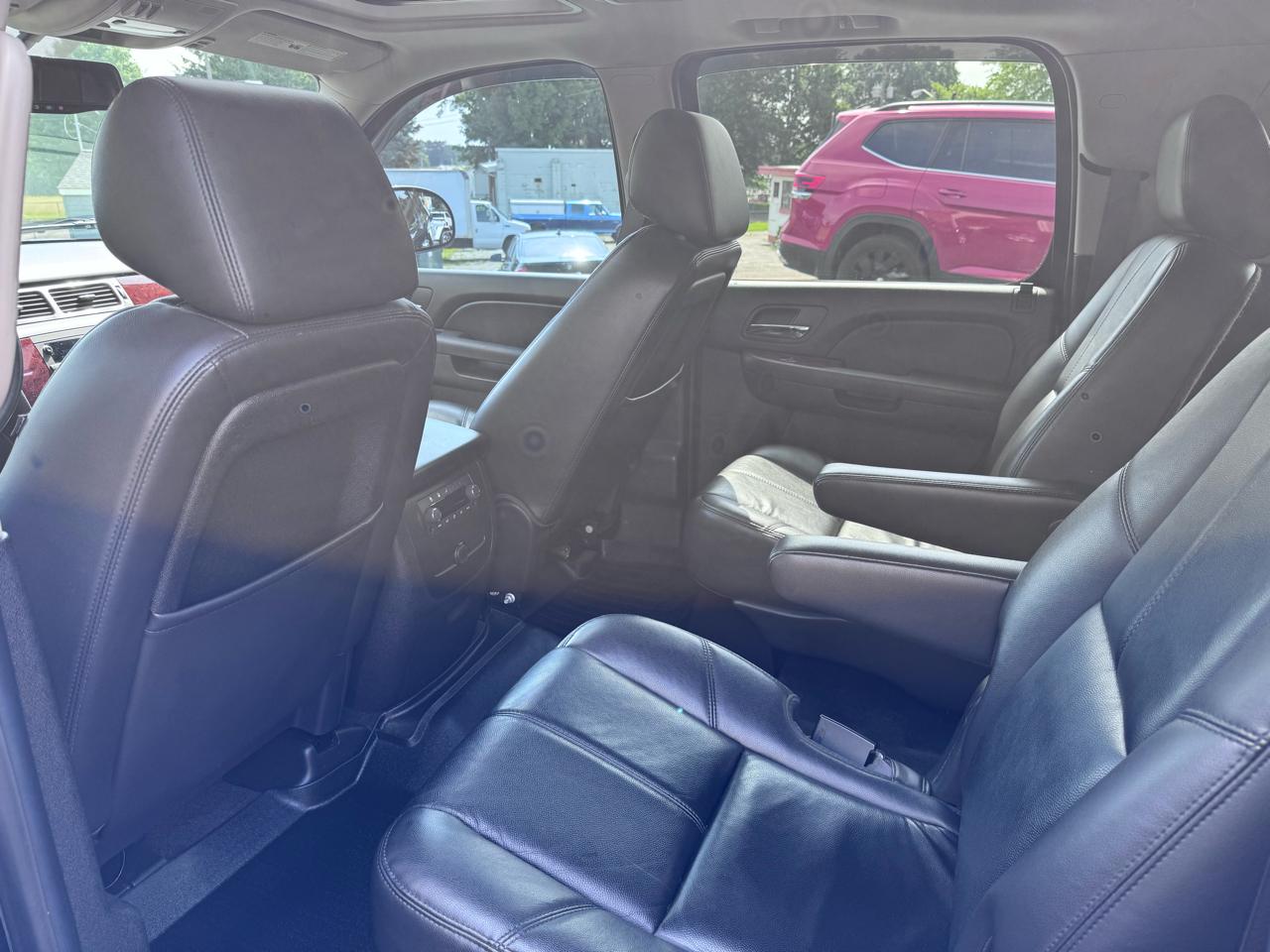 Chevrolet Suburban 4WD 4dr LT 2014