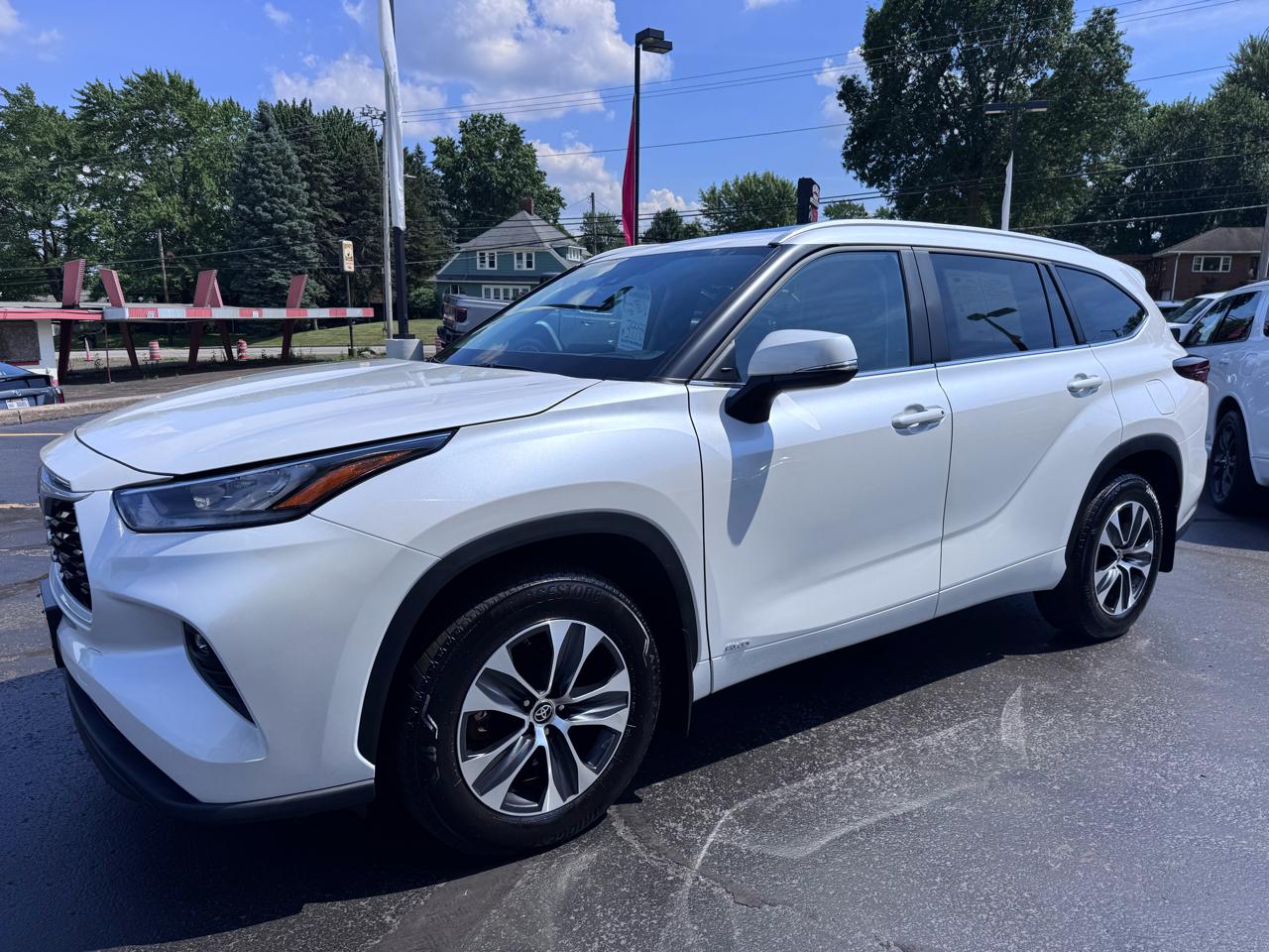 Toyota Highlander Hybrid XLE AWD (Natl) 2025
