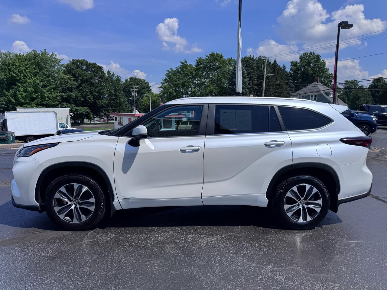 Toyota Highlander Hybrid XLE AWD (Natl) 2025