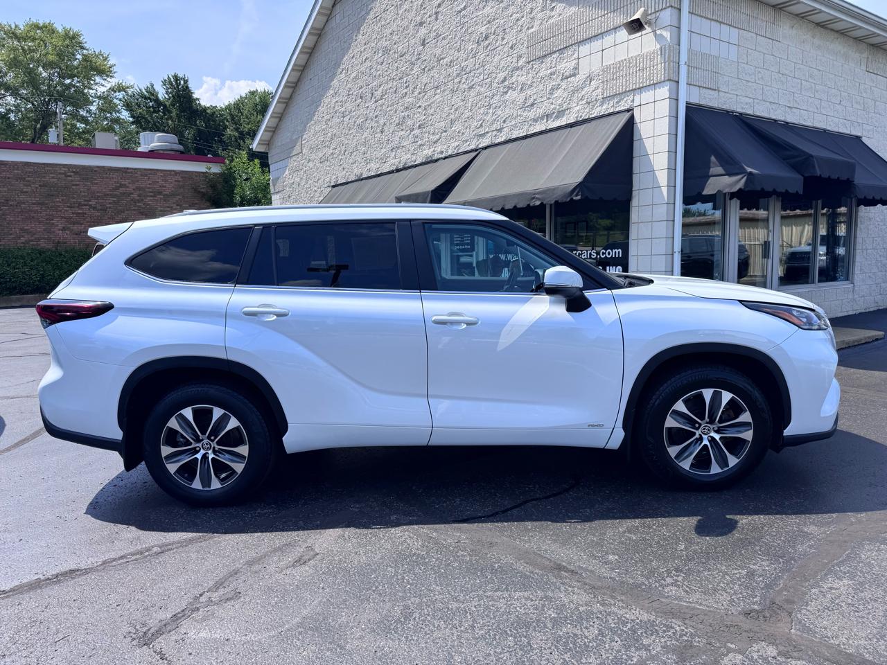 Toyota Highlander Hybrid XLE AWD (Natl) 2025