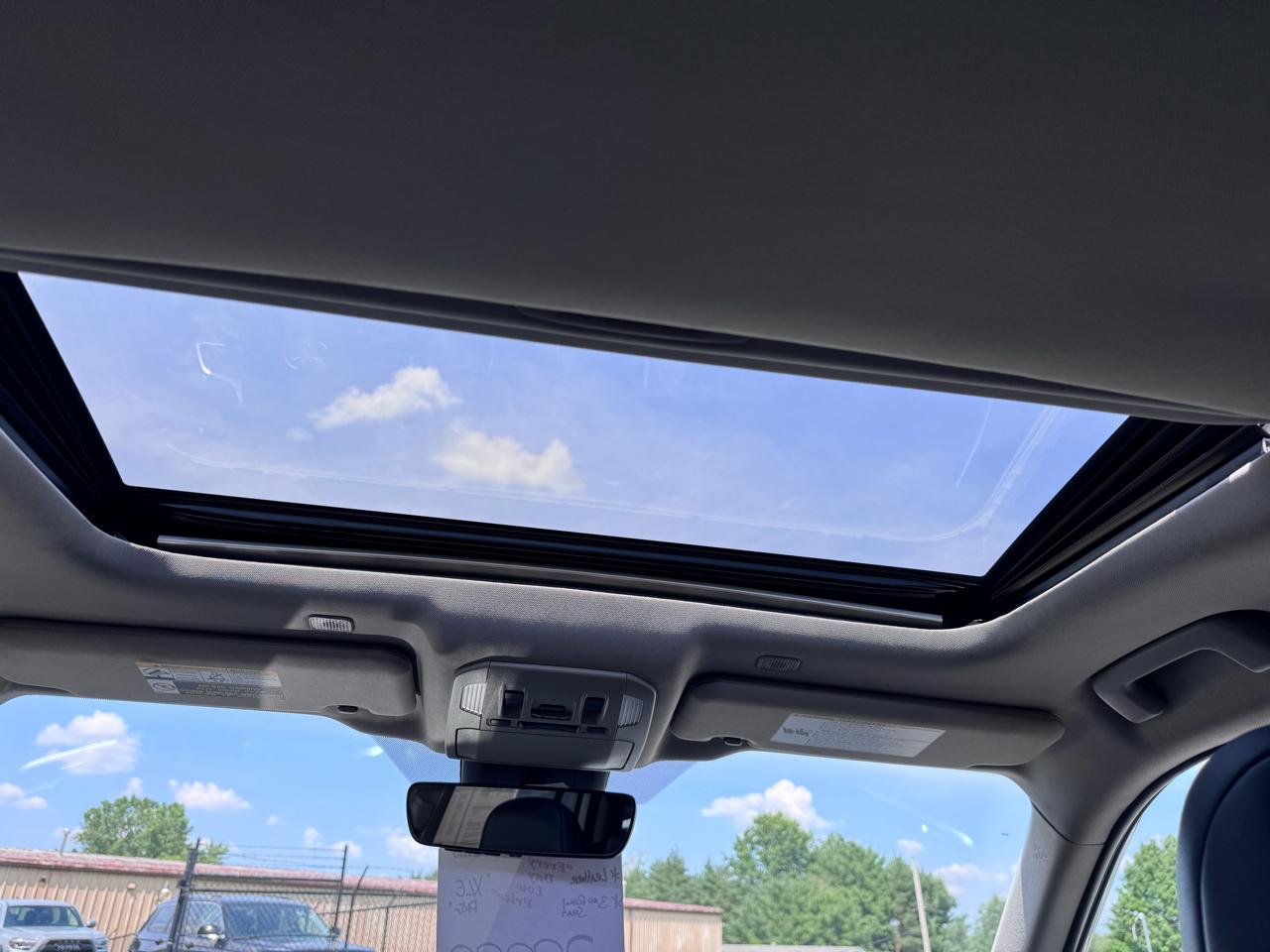 Toyota Highlander Hybrid XLE AWD (Natl) 2025