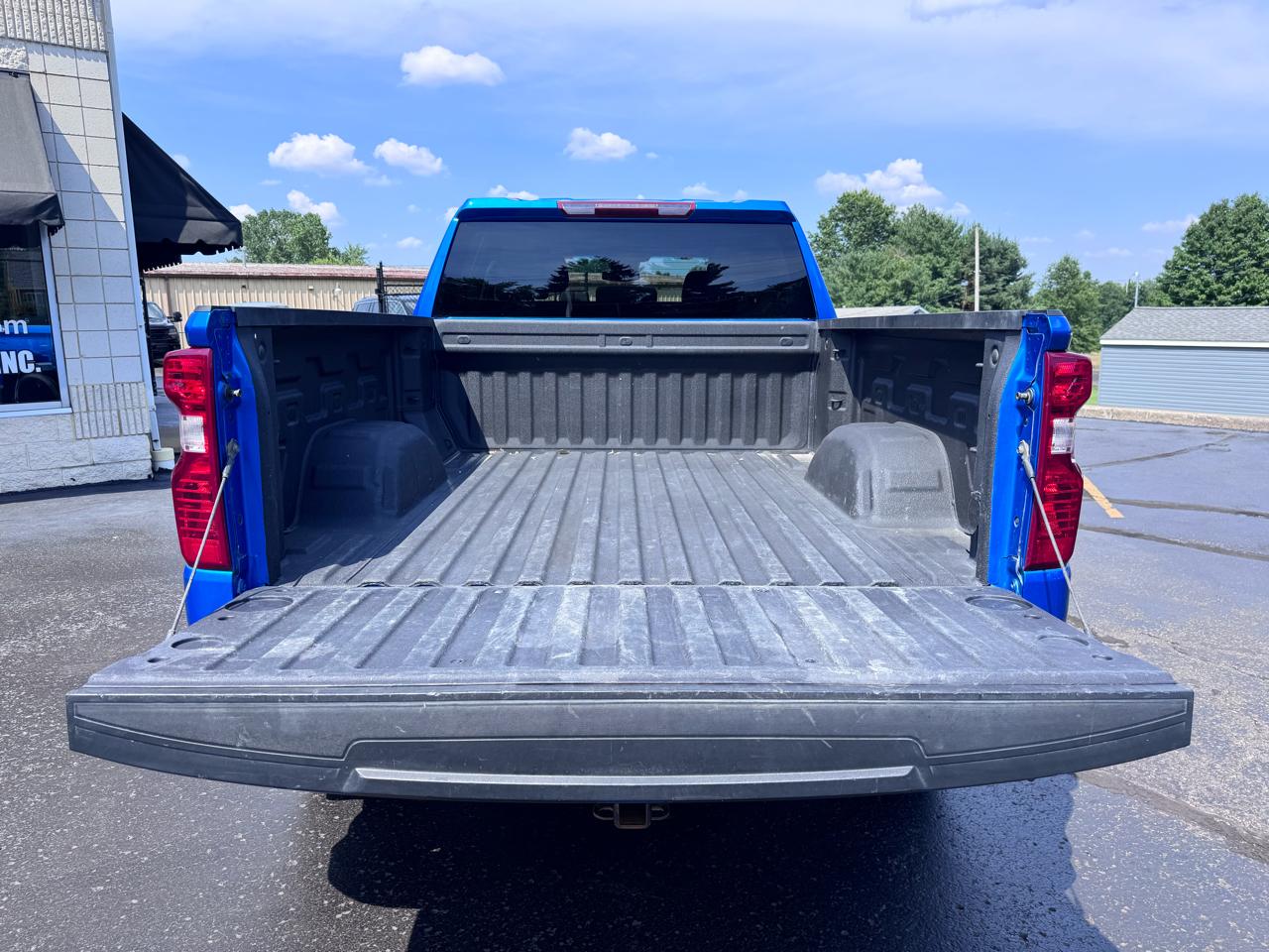 Chevrolet Silverado 1500 4WD Crew Cab 157" Custom 2023