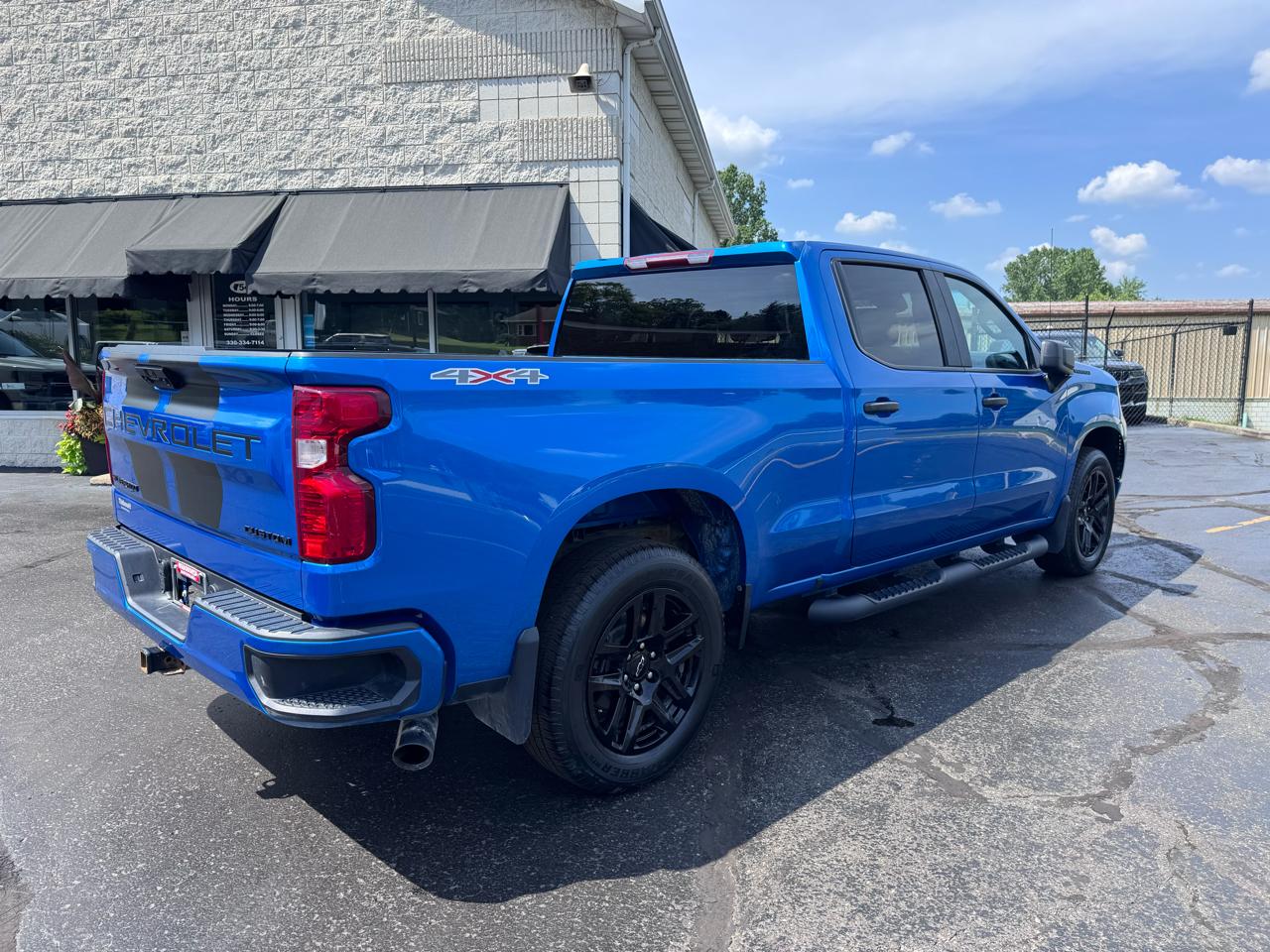 Chevrolet Silverado 1500 4WD Crew Cab 157" Custom 2023