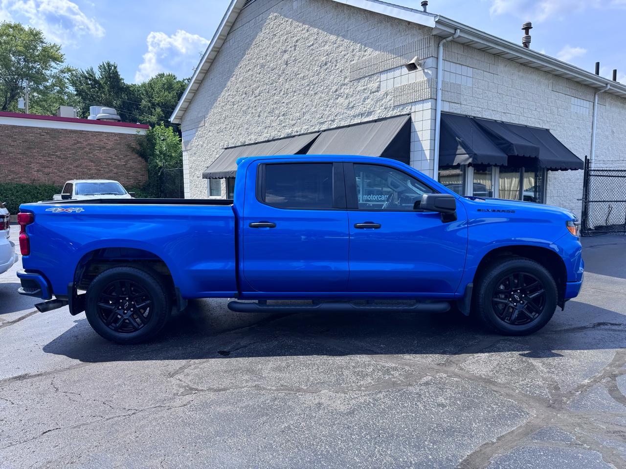 Chevrolet Silverado 1500 4WD Crew Cab 157" Custom 2023