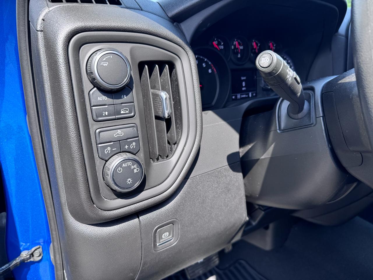 Chevrolet Silverado 1500 4WD Crew Cab 157" Custom 2023