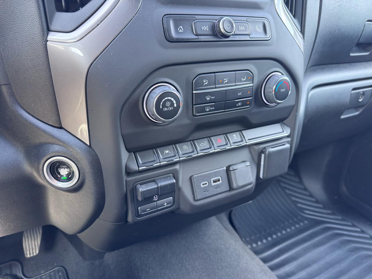 Chevrolet Silverado 1500 4WD Crew Cab 157" Custom 2023