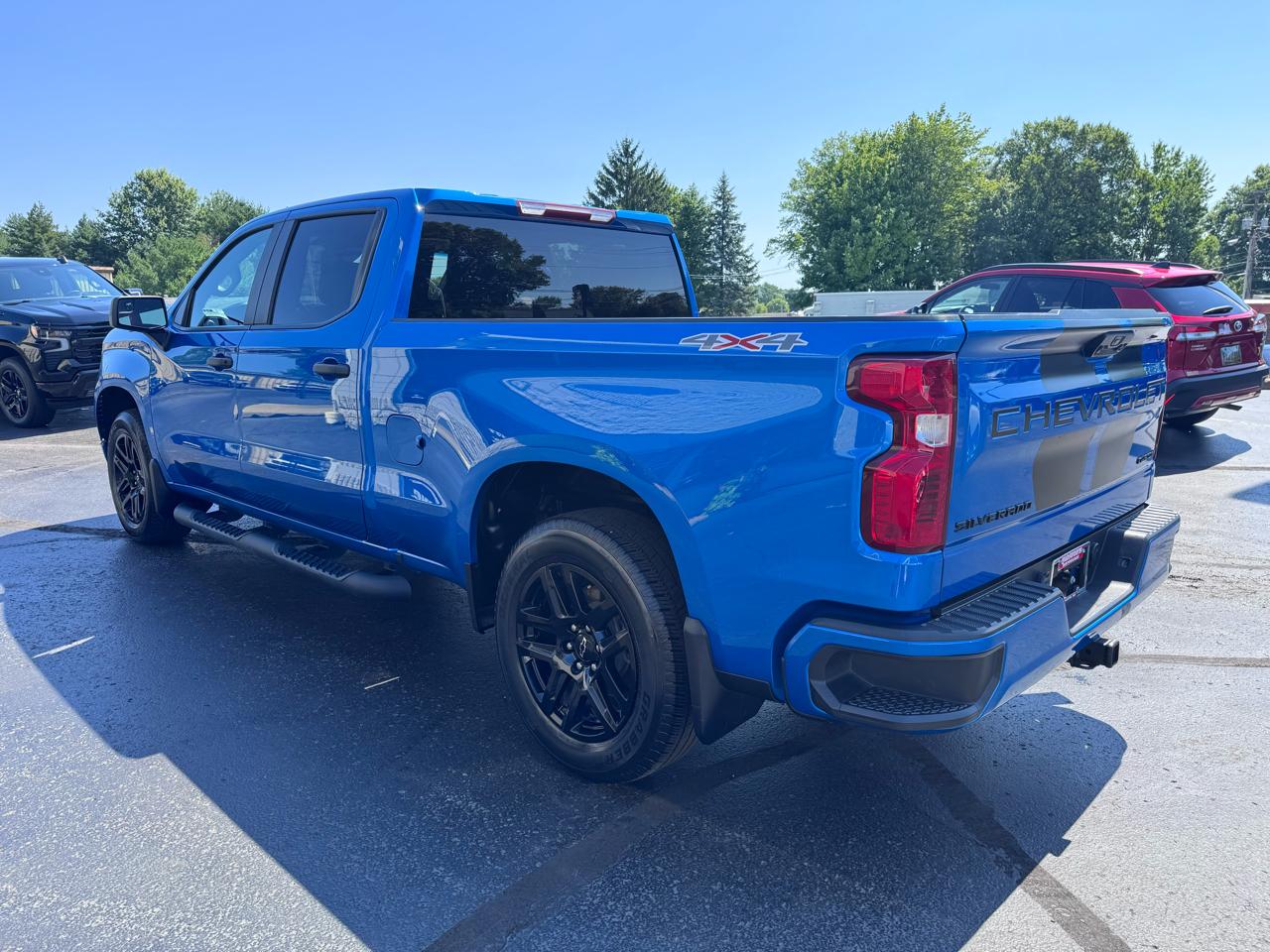 Chevrolet Silverado 1500 4WD Crew Cab 157" Custom 2023