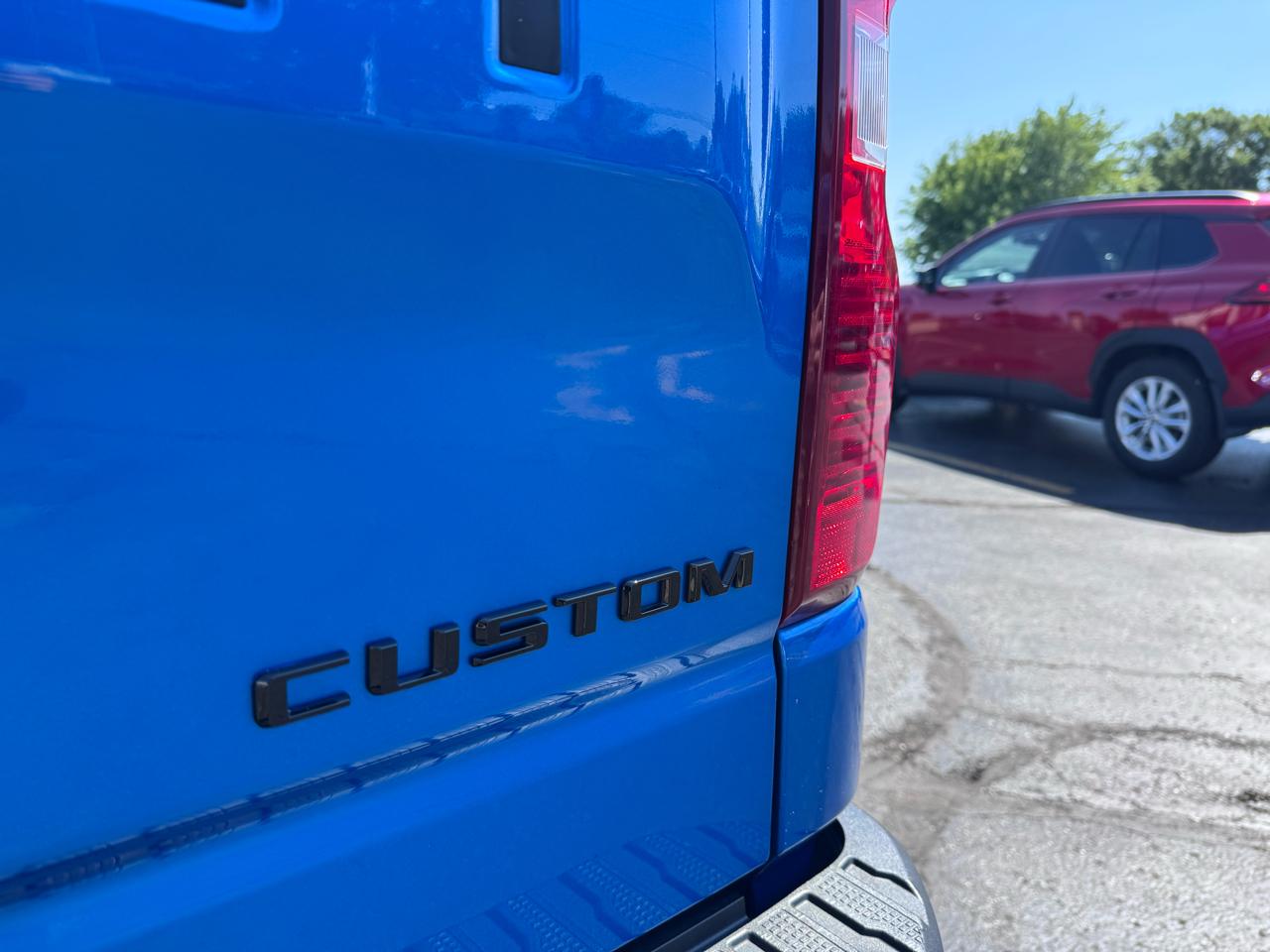 Chevrolet Silverado 1500 4WD Crew Cab 157" Custom 2023