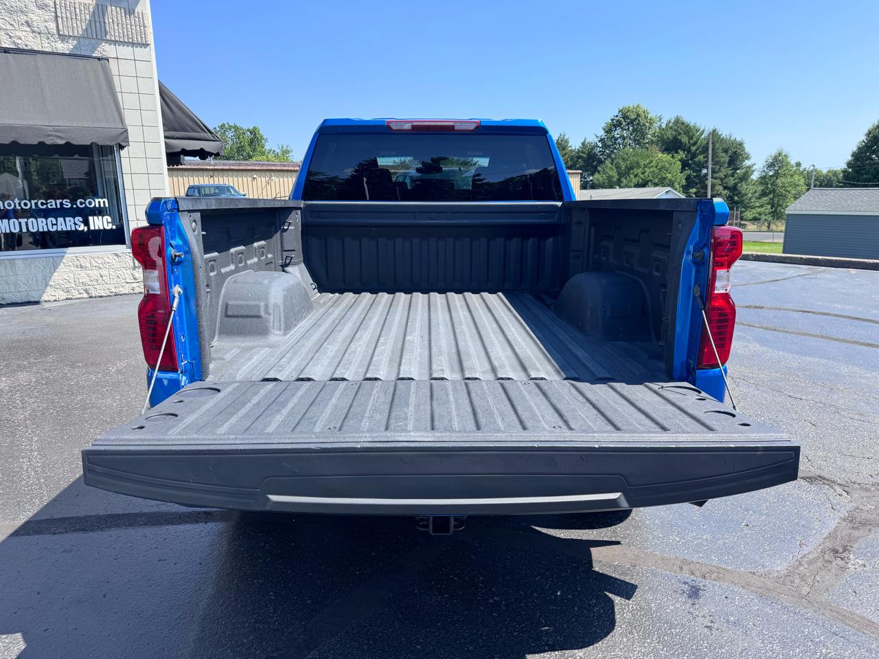Chevrolet Silverado 1500 4WD Crew Cab 157" Custom 2023