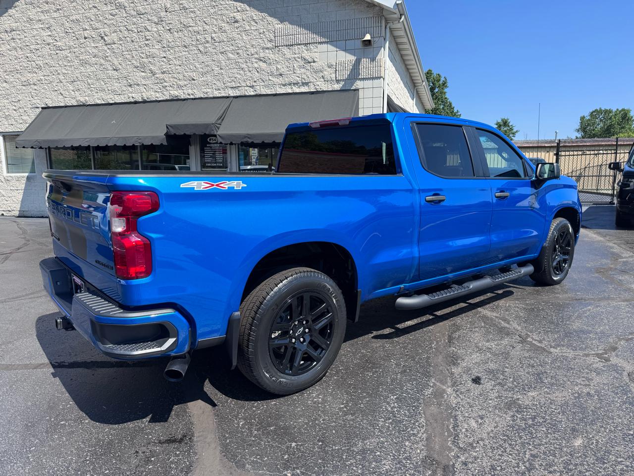 Chevrolet Silverado 1500 4WD Crew Cab 157" Custom 2023
