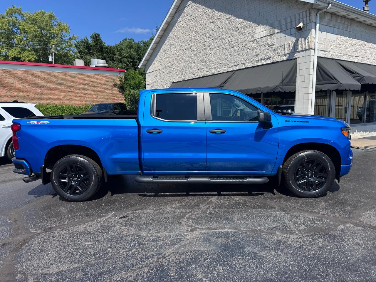 Chevrolet Silverado 1500 4WD Crew Cab 157" Custom 2023