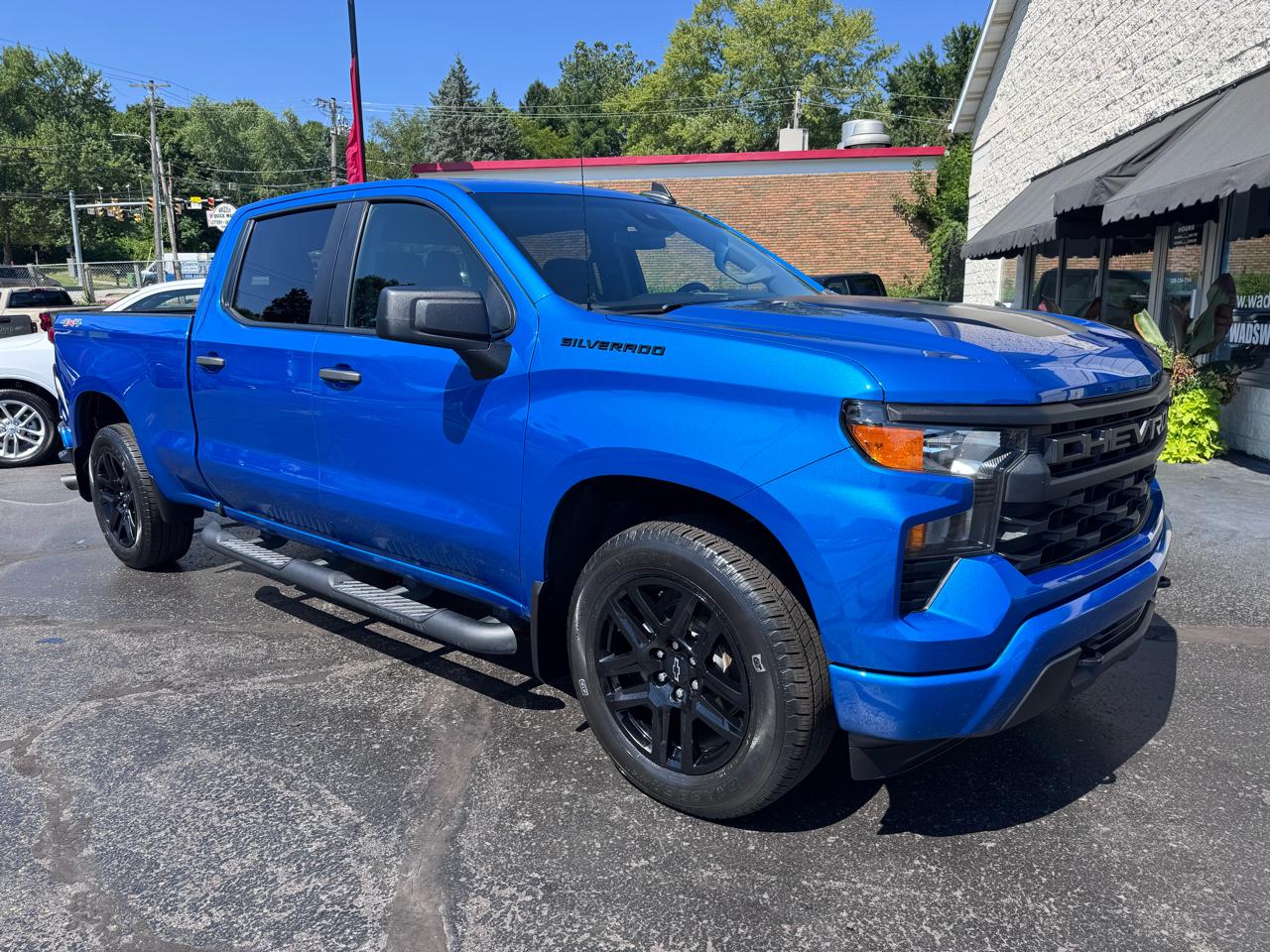 Chevrolet Silverado 1500 4WD Crew Cab 157" Custom 2023