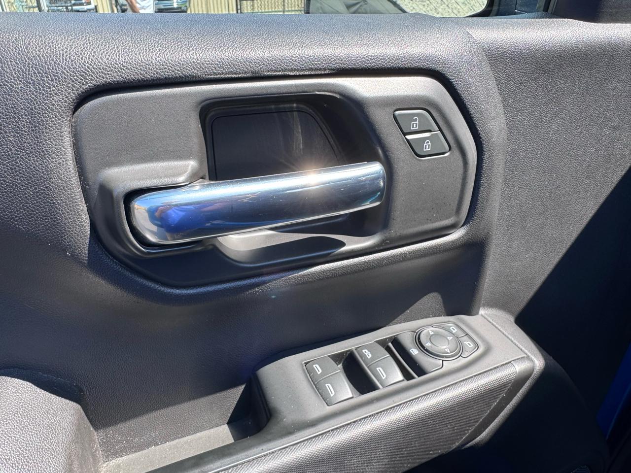 Chevrolet Silverado 1500 4WD Crew Cab 157" Custom 2023