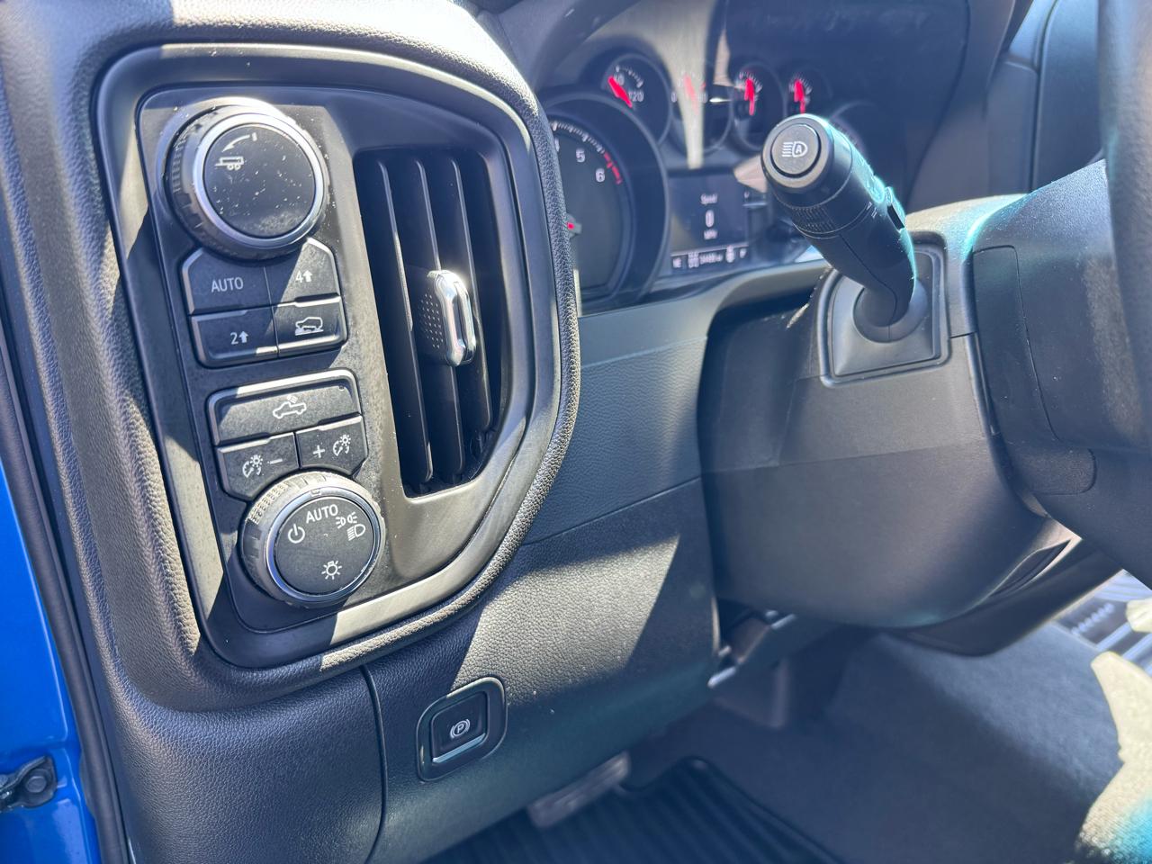 Chevrolet Silverado 1500 4WD Crew Cab 157" Custom 2023
