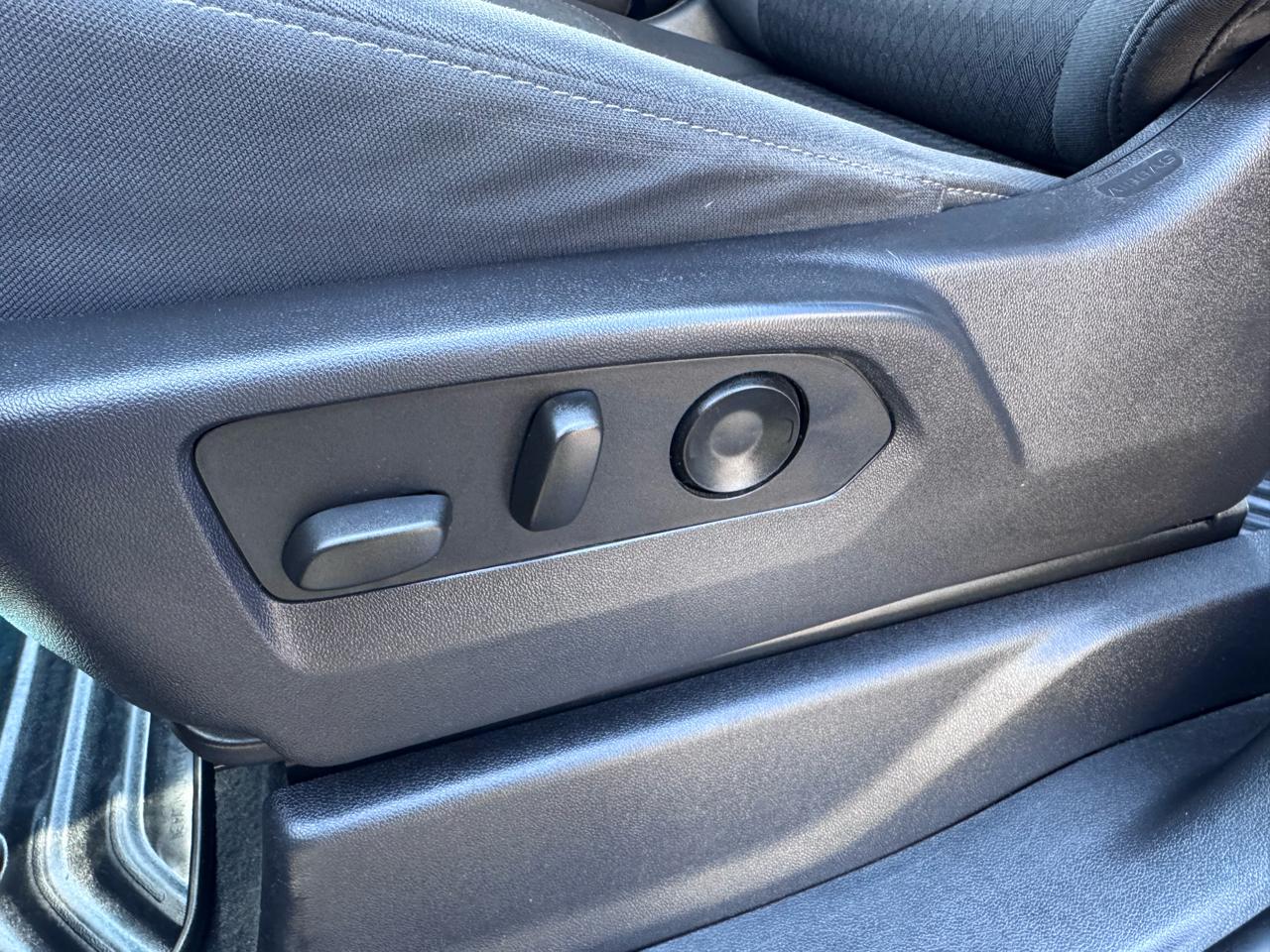 Chevrolet Silverado 1500 4WD Crew Cab 157" Custom 2023