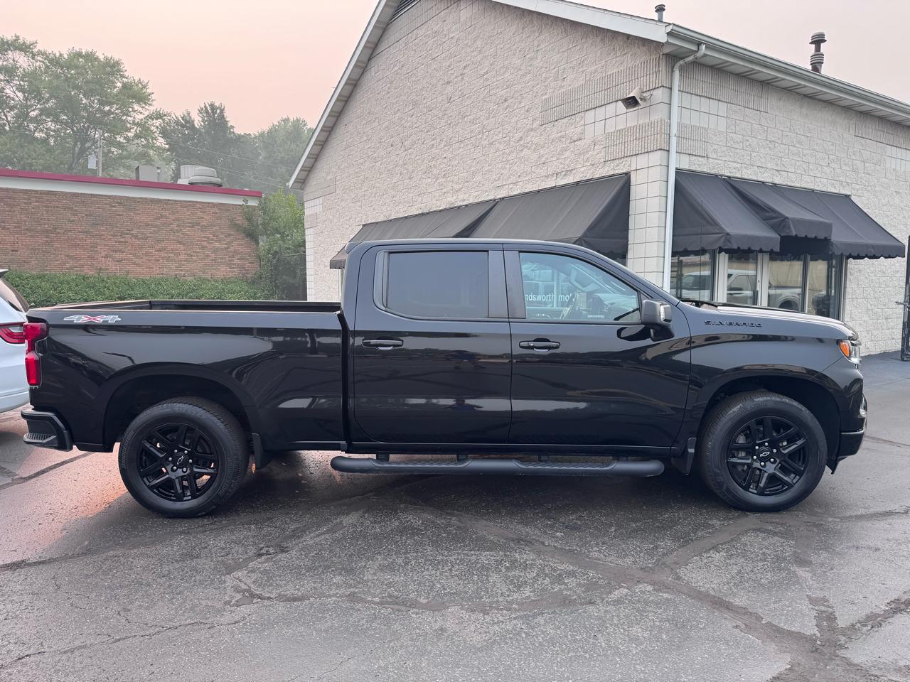 Chevrolet Silverado 1500 4WD Crew Cab 157" RST 2024
