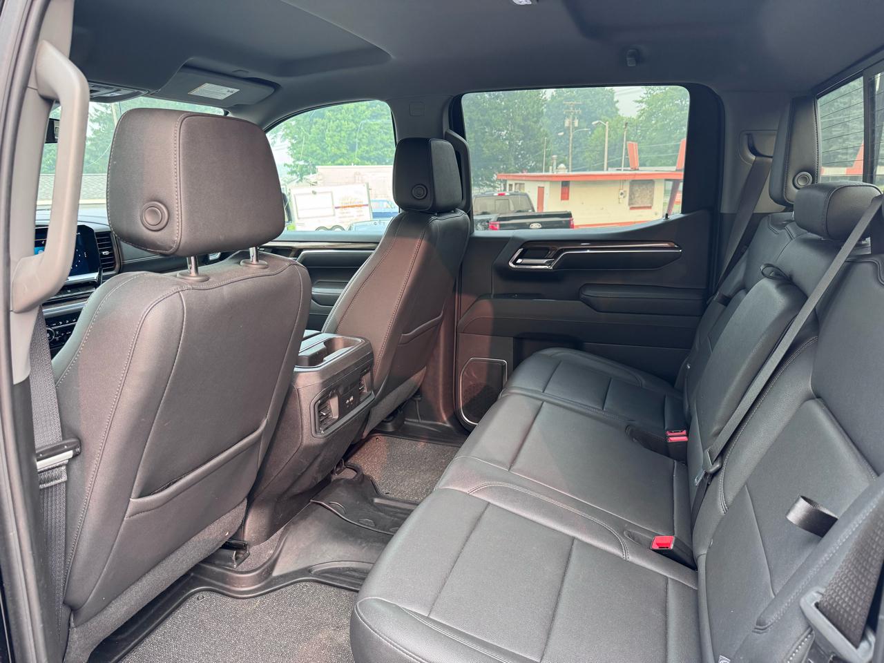 Chevrolet Silverado 1500 4WD Crew Cab 157" RST 2024