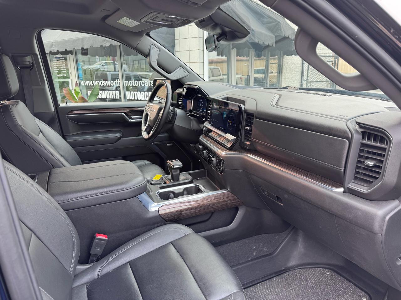 Chevrolet Silverado 1500 4WD Crew Cab 157" RST 2024