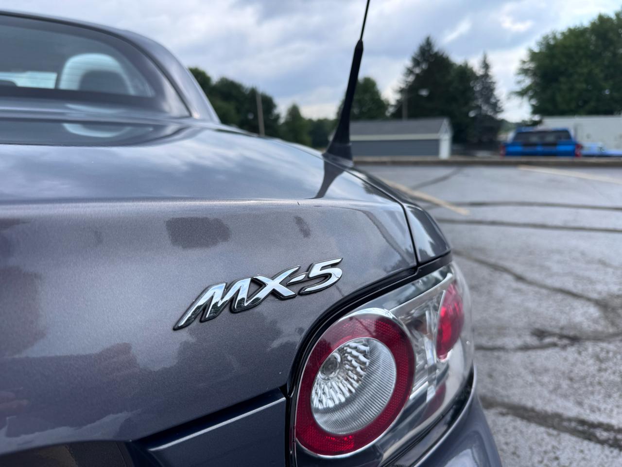 Mazda MX-5 Miata 2dr Conv PRHT Auto Touring 2007