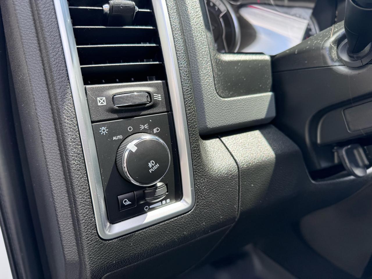 RAM 1500 Classic Warlock 4x4 Crew Cab 5'7" Box 2019