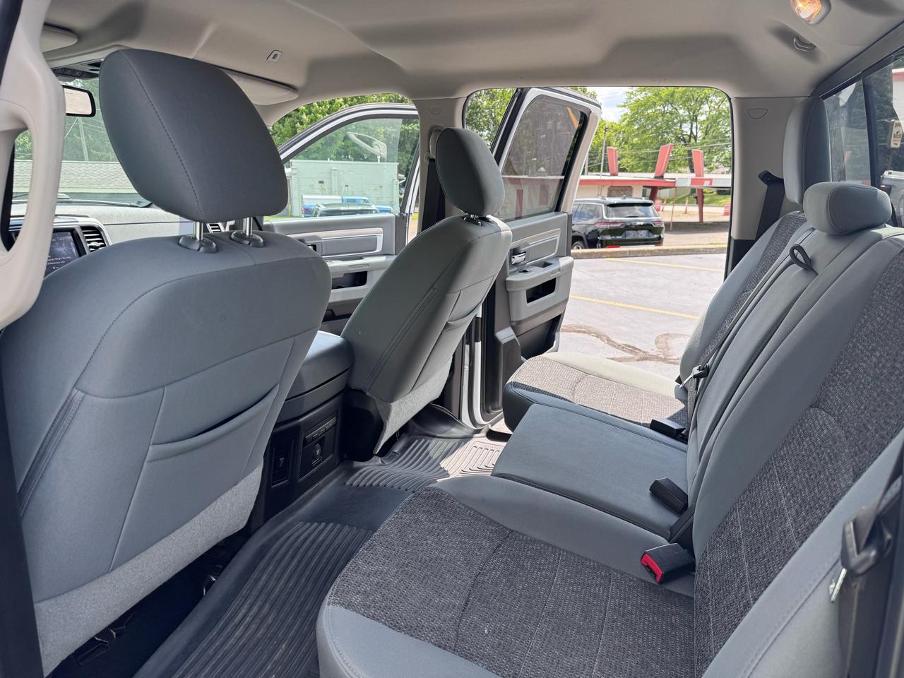 RAM 1500 Classic Warlock 4x4 Crew Cab 5'7" Box 2019