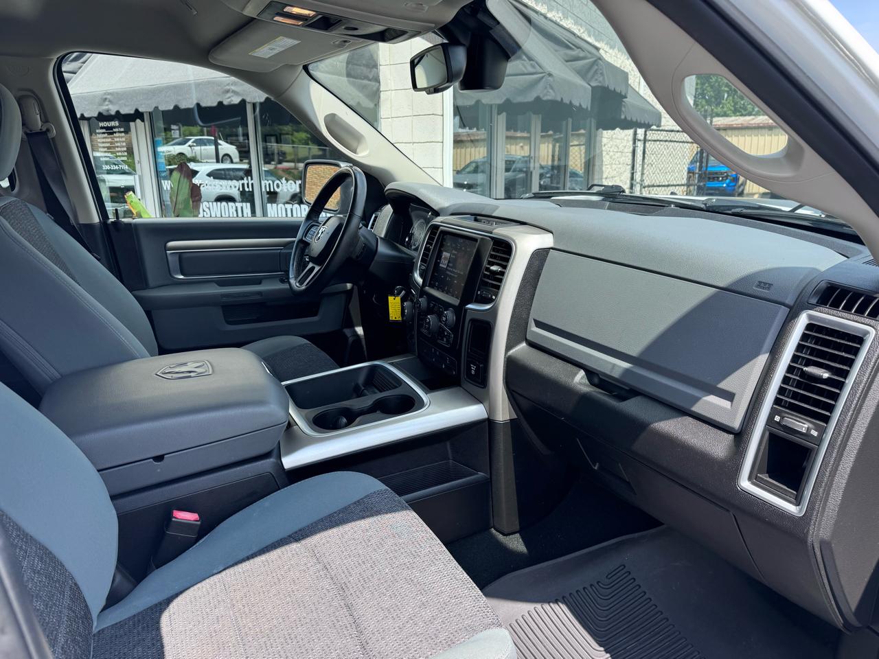 RAM 1500 Classic Warlock 4x4 Crew Cab 5'7" Box 2019