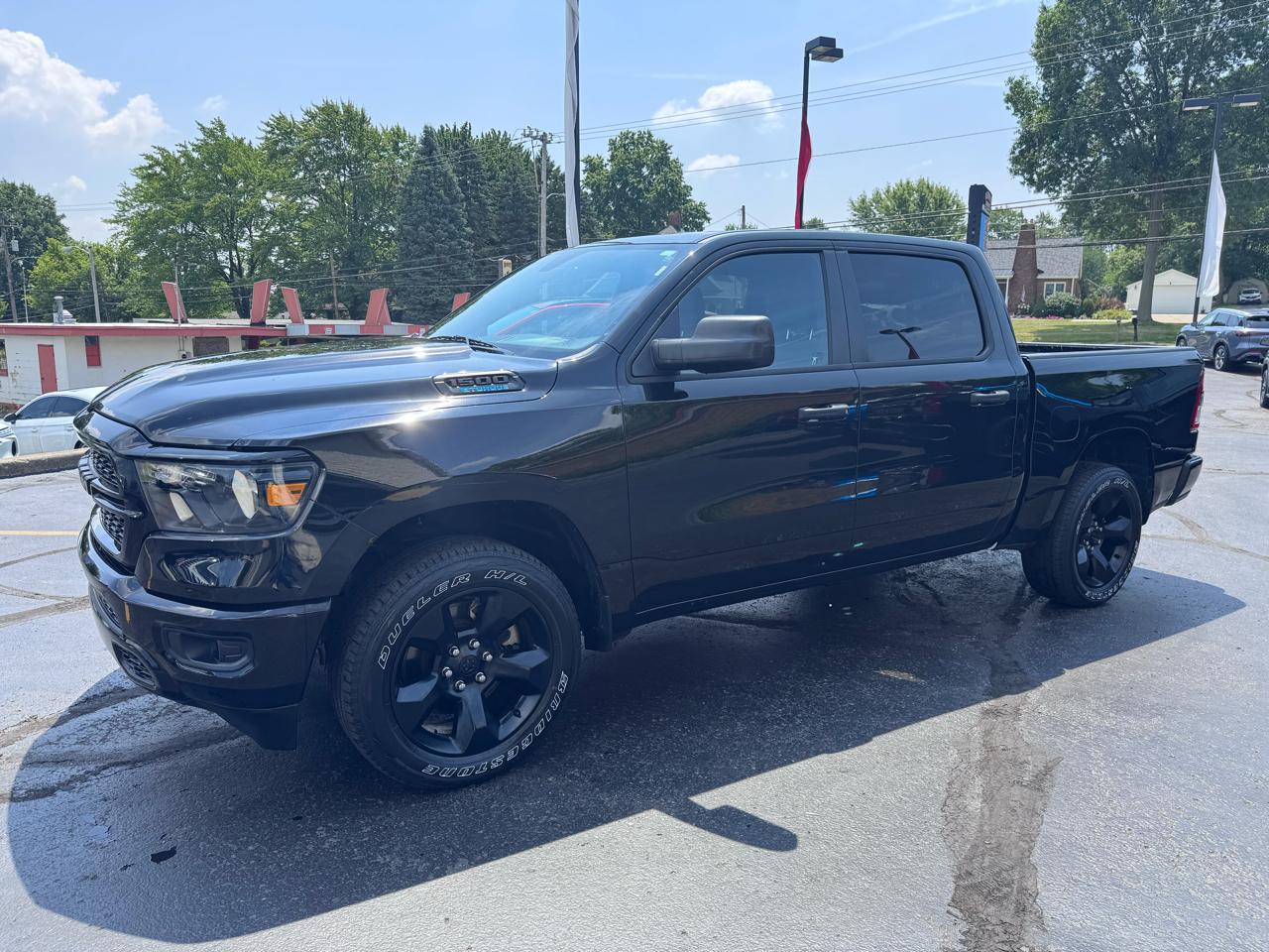 RAM 1500 Tradesman 4x4 Crew Cab 5'7" Box 2023