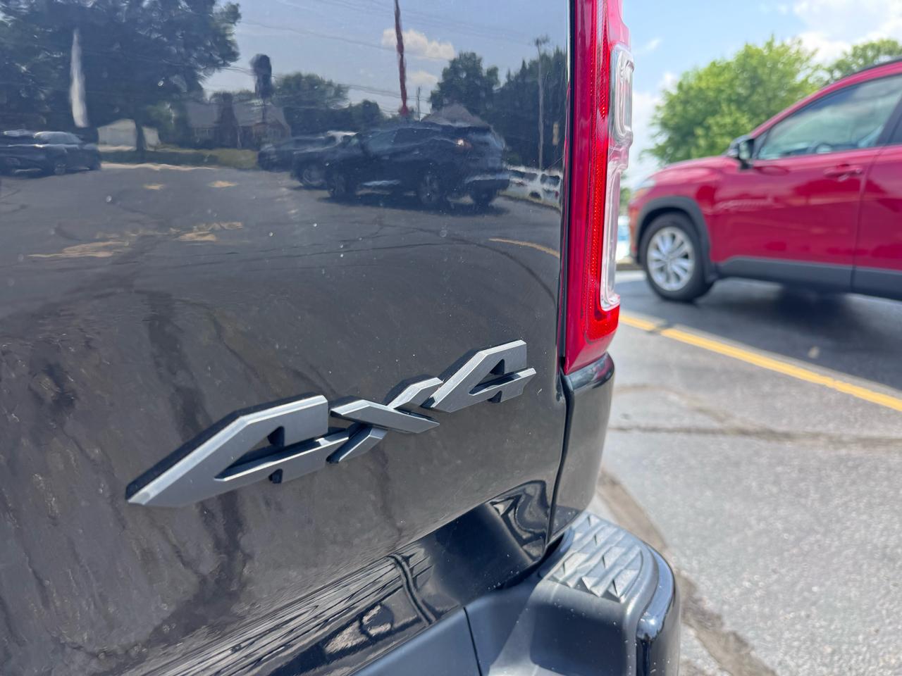RAM 1500 Tradesman 4x4 Crew Cab 5'7" Box 2023