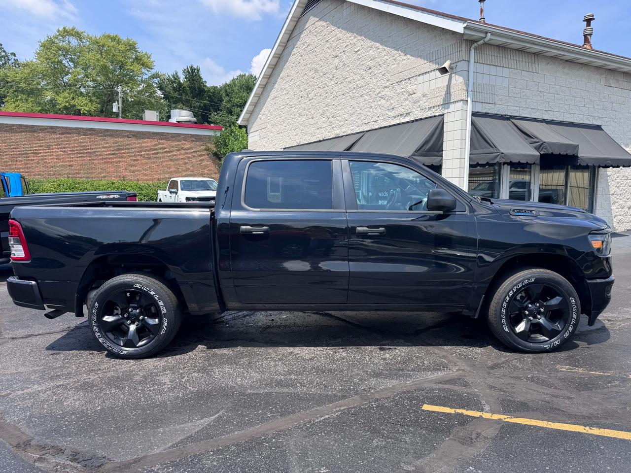 RAM 1500 Tradesman 4x4 Crew Cab 5'7" Box 2023