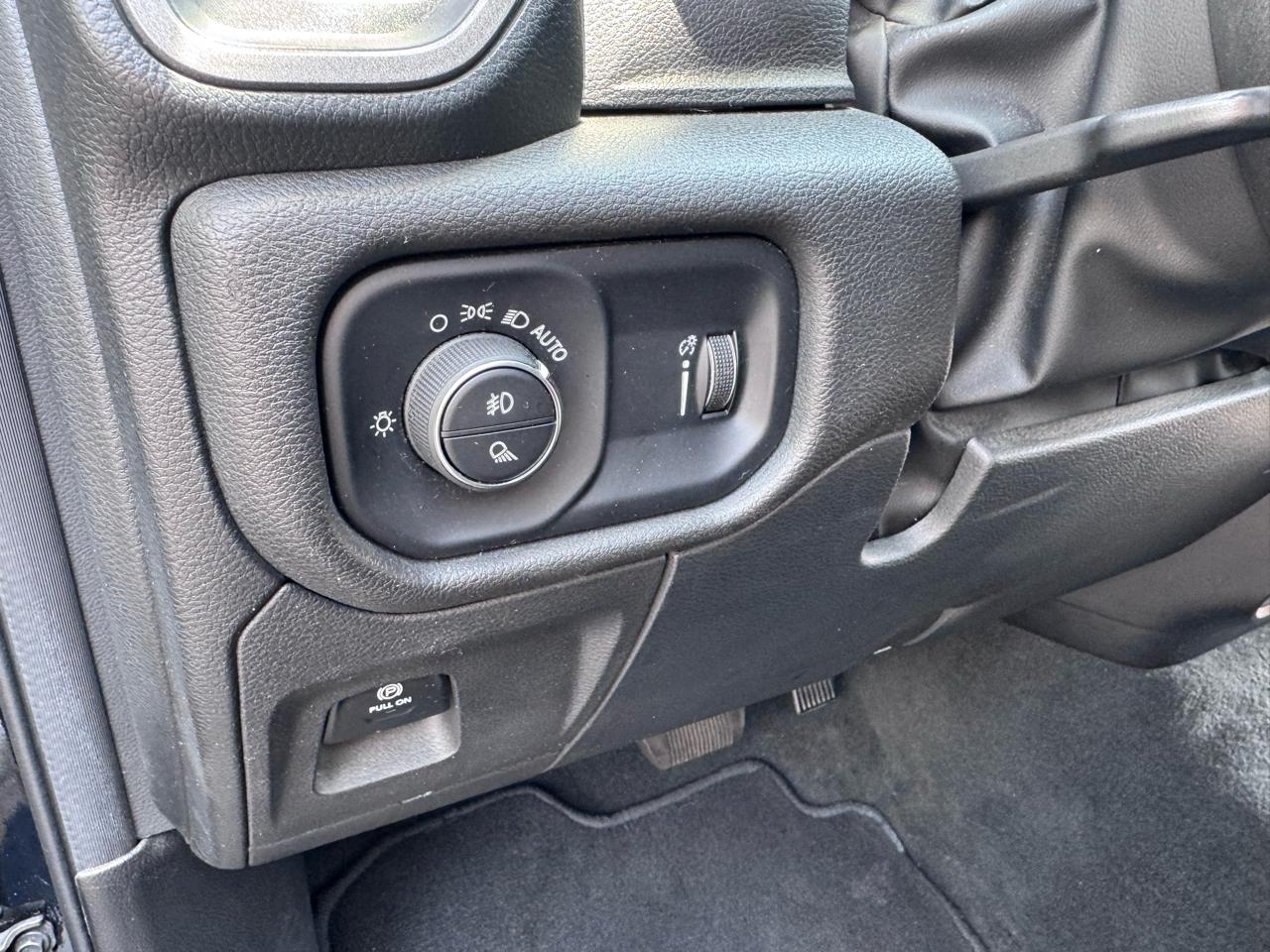 RAM 1500 Tradesman 4x4 Crew Cab 5'7" Box 2023