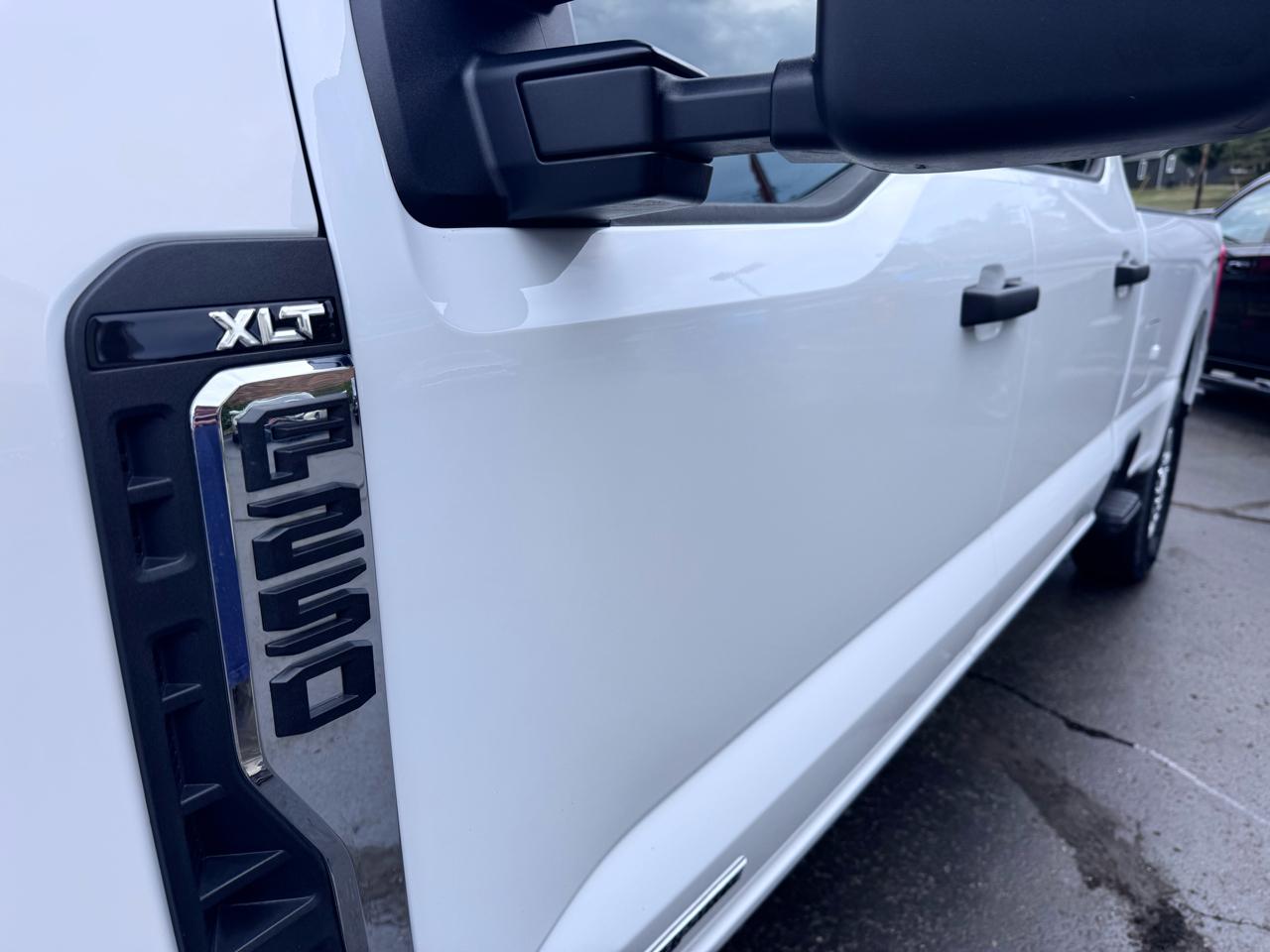 Ford Super Duty F-250 SRW XLT 4WD Crew Cab 8' Box 2026
