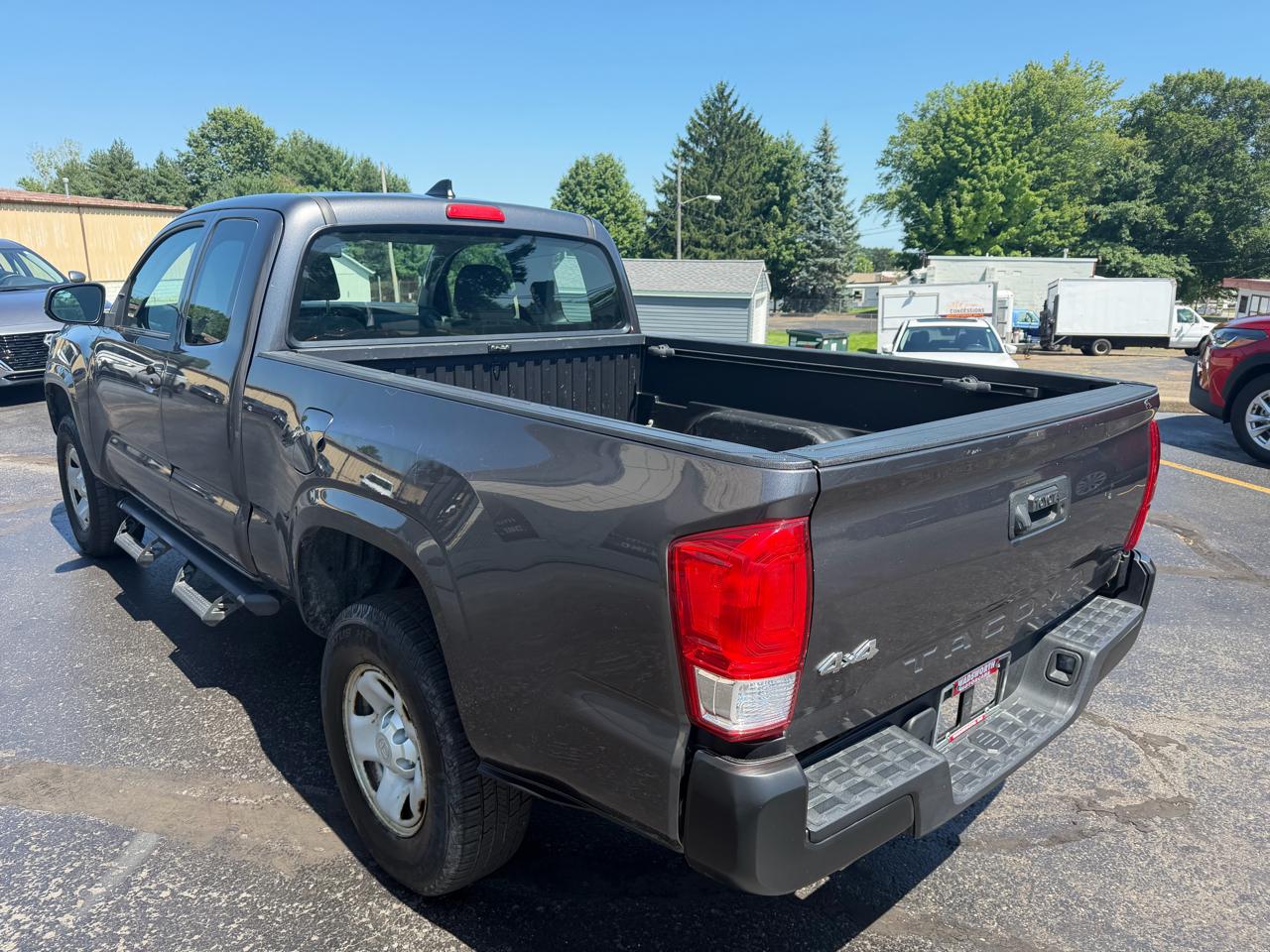 Toyota Tacoma SR5 Access Cab 6' Bed I4 4x4 AT (Natl) 2017