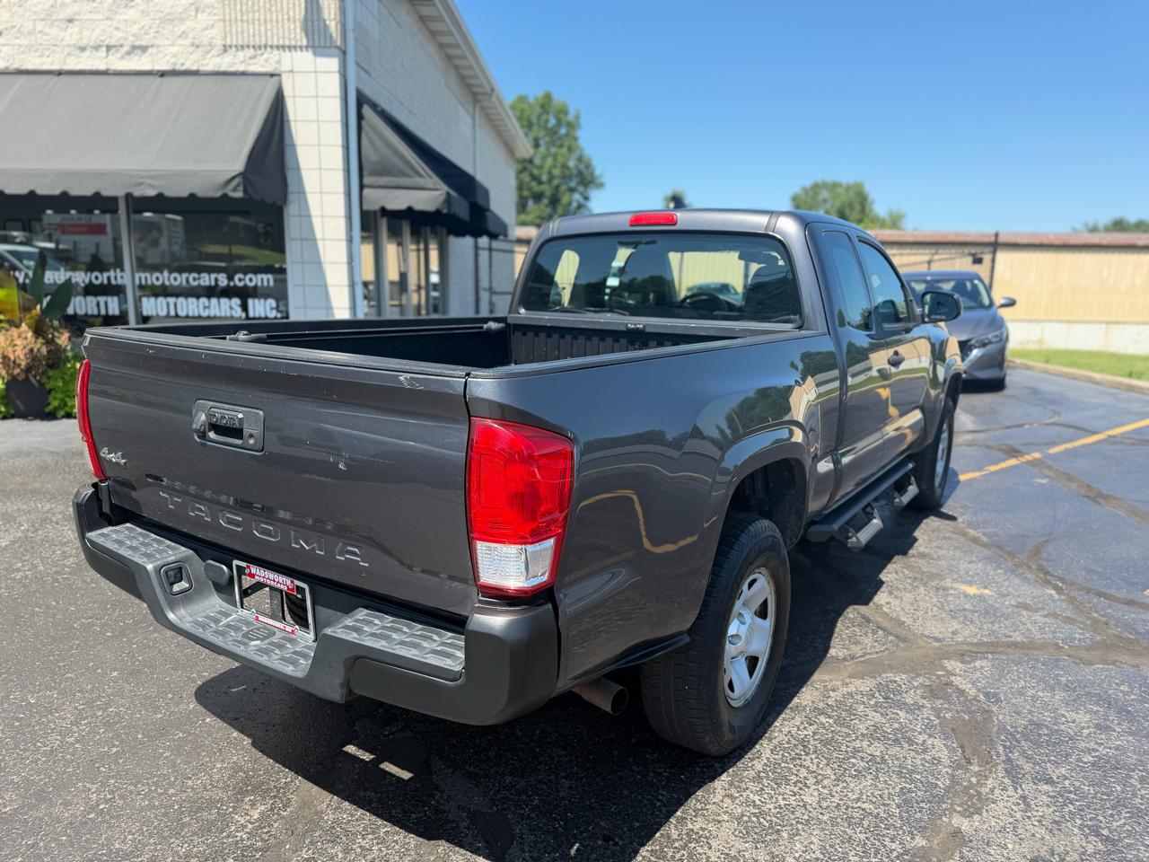 Toyota Tacoma SR5 Access Cab 6' Bed I4 4x4 AT (Natl) 2017
