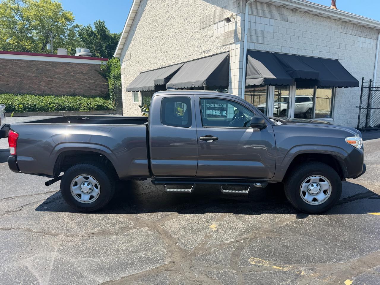 Toyota Tacoma SR5 Access Cab 6' Bed I4 4x4 AT (Natl) 2017