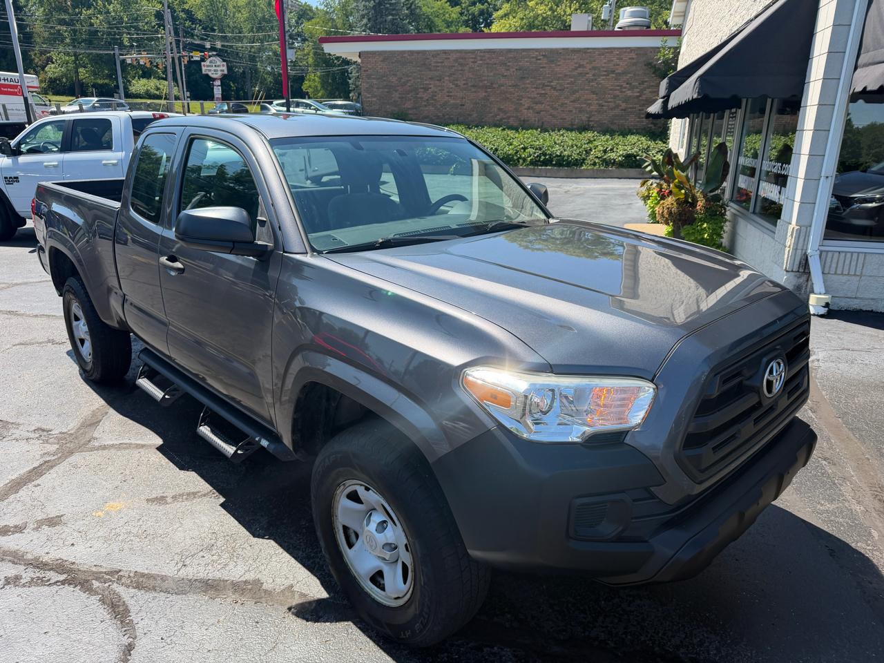 Toyota Tacoma SR5 Access Cab 6' Bed I4 4x4 AT (Natl) 2017