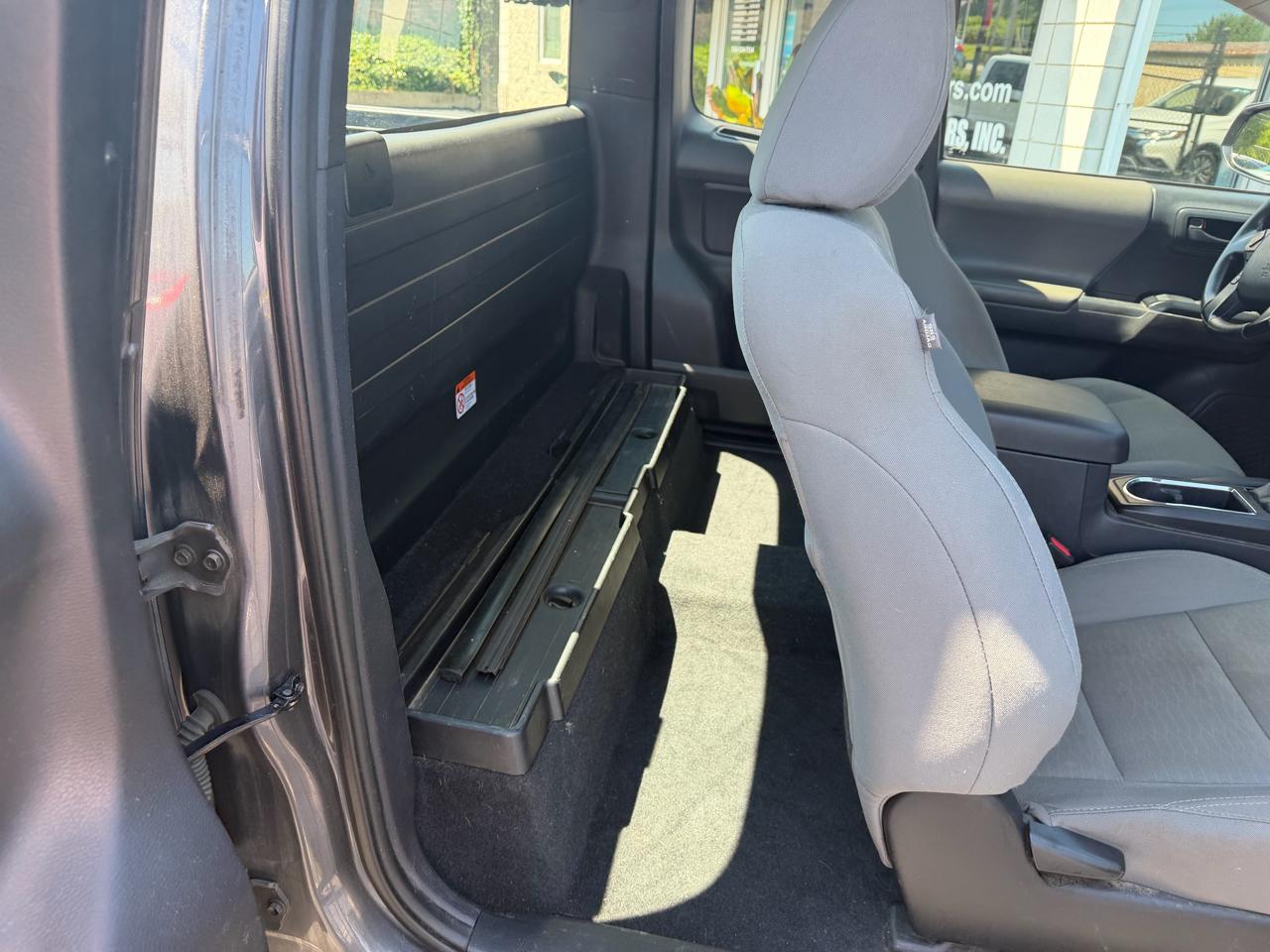 Toyota Tacoma SR5 Access Cab 6' Bed I4 4x4 AT (Natl) 2017