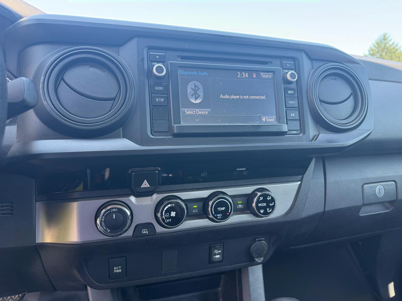 Toyota Tacoma SR5 Access Cab 6' Bed I4 4x4 AT (Natl) 2017
