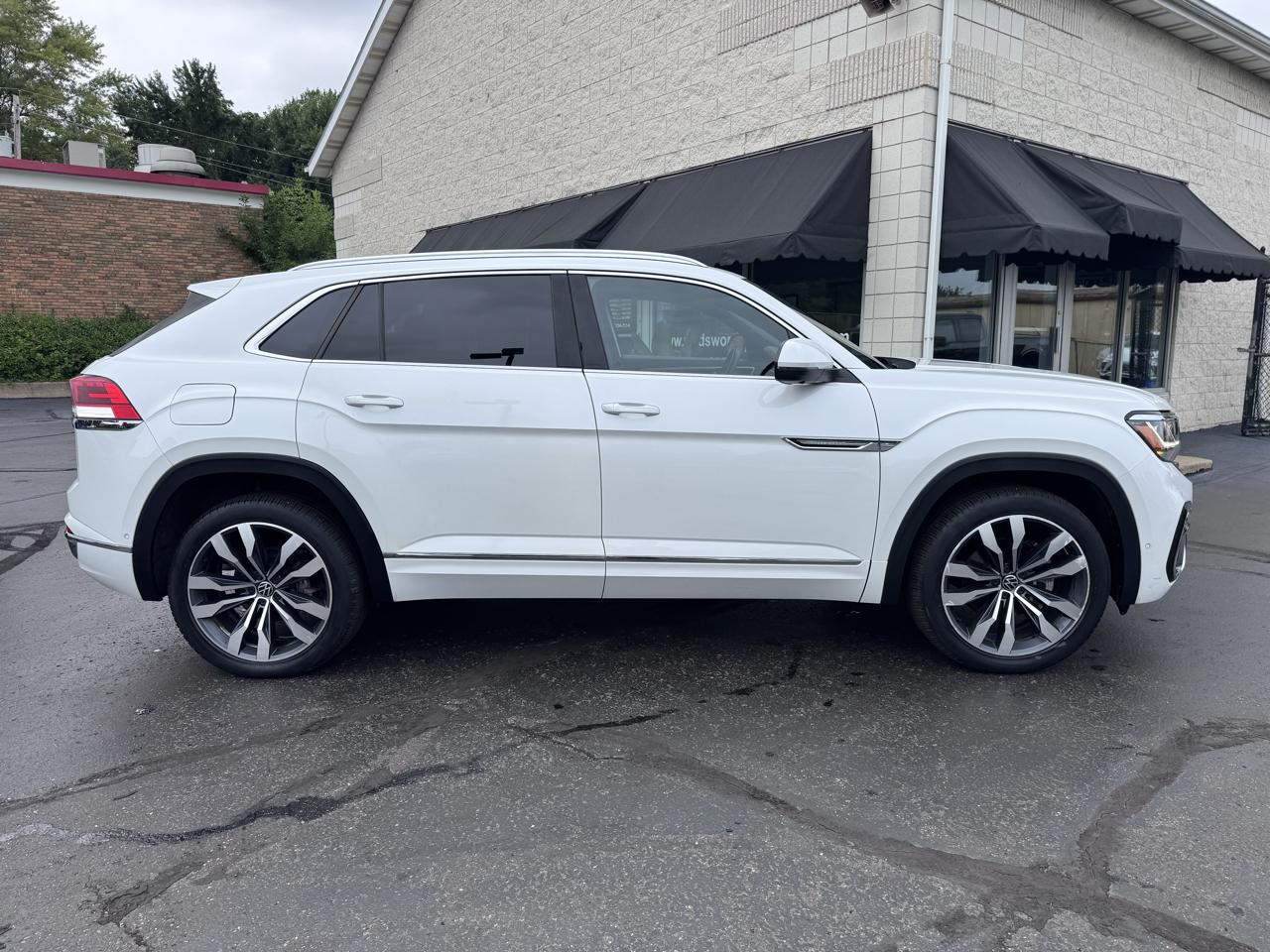 Volkswagen Atlas Cross Sport 3.6L V6 SEL Premium R-Line 4MOTION 2023