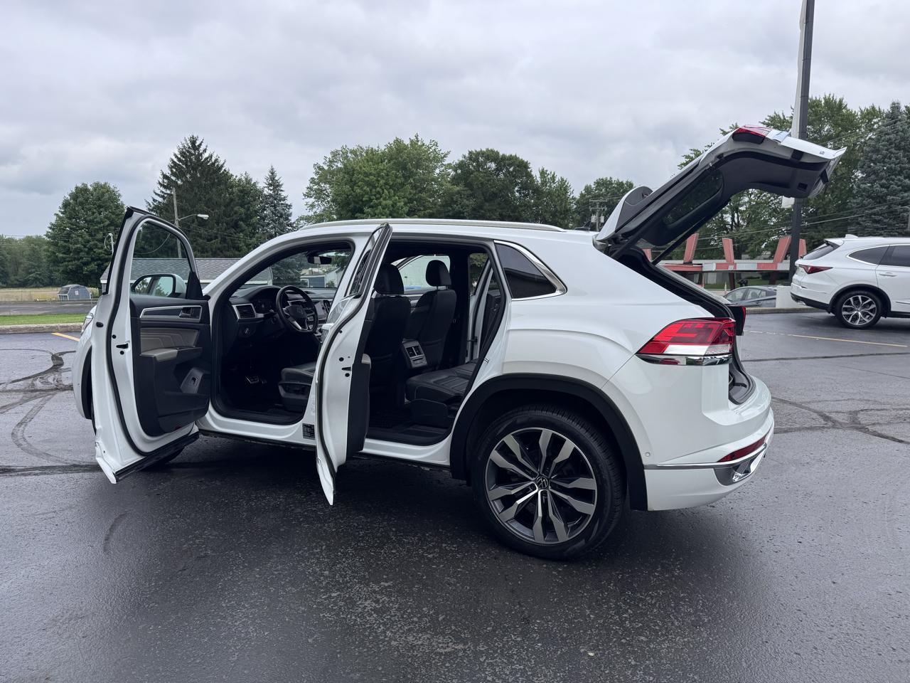Volkswagen Atlas Cross Sport 3.6L V6 SEL Premium R-Line 4MOTION 2023