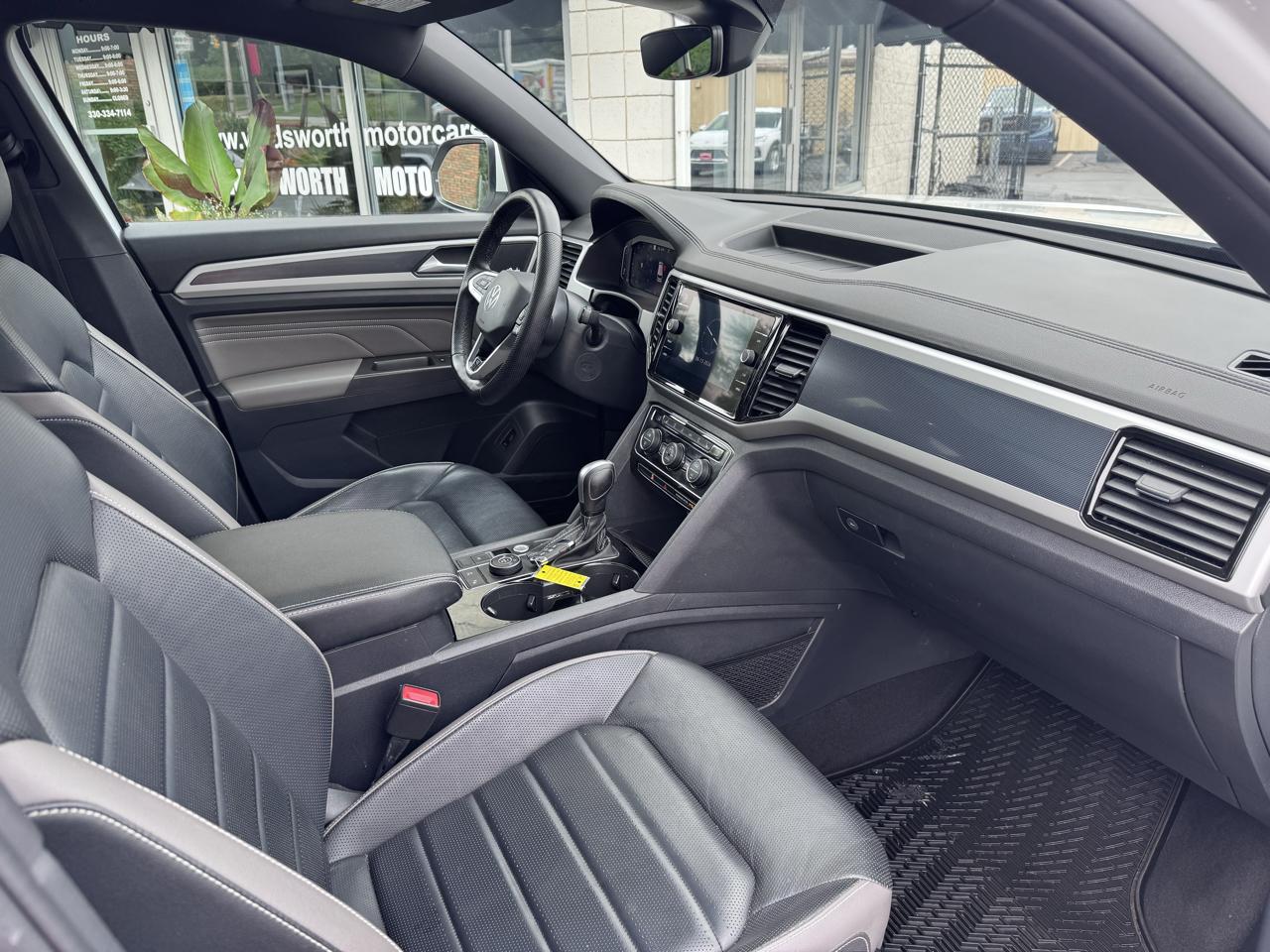 Volkswagen Atlas Cross Sport 3.6L V6 SEL Premium R-Line 4MOTION 2023
