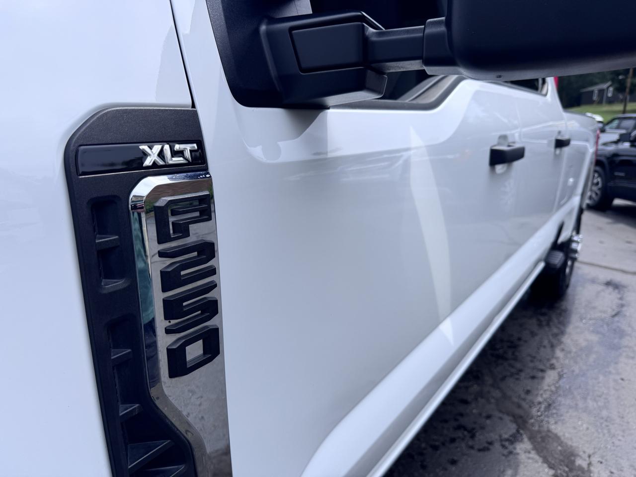 Ford Super Duty F-250 SRW XLT 4WD Crew Cab 8' Box 2026