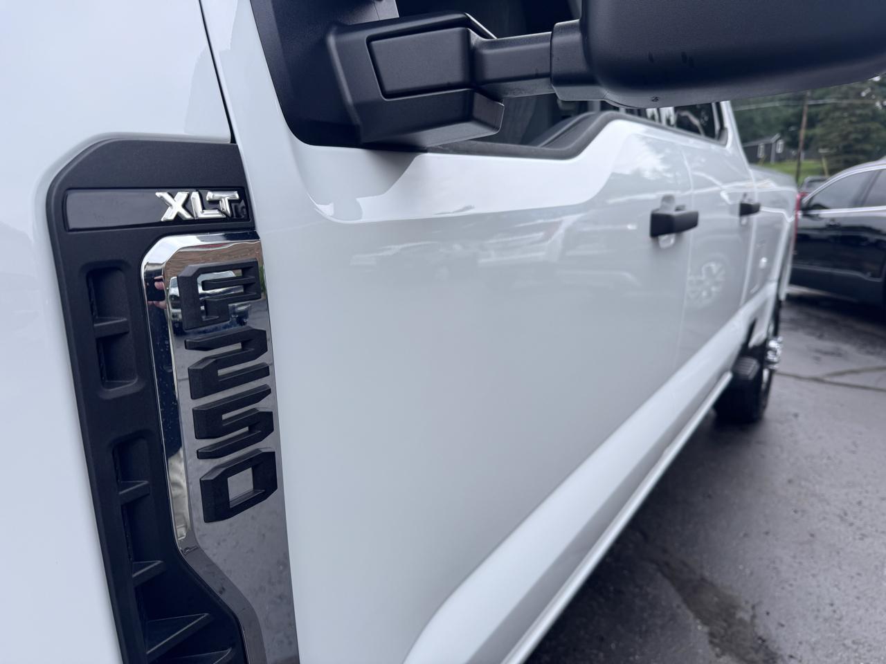 Ford Super Duty F-250 SRW XLT 4WD Crew Cab 8' Box 2026