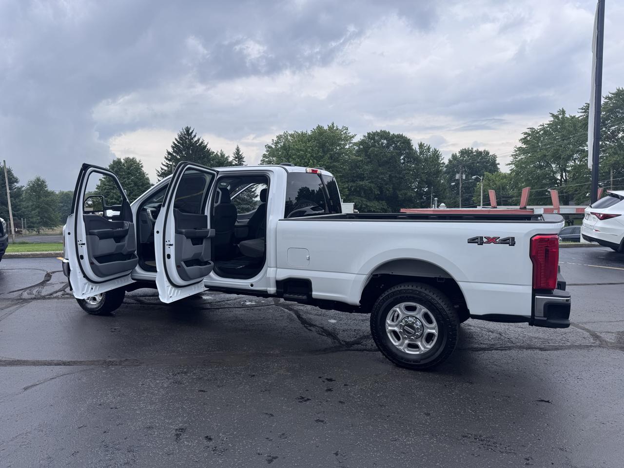 Ford Super Duty F-250 SRW XLT 4WD Crew Cab 8' Box 2026