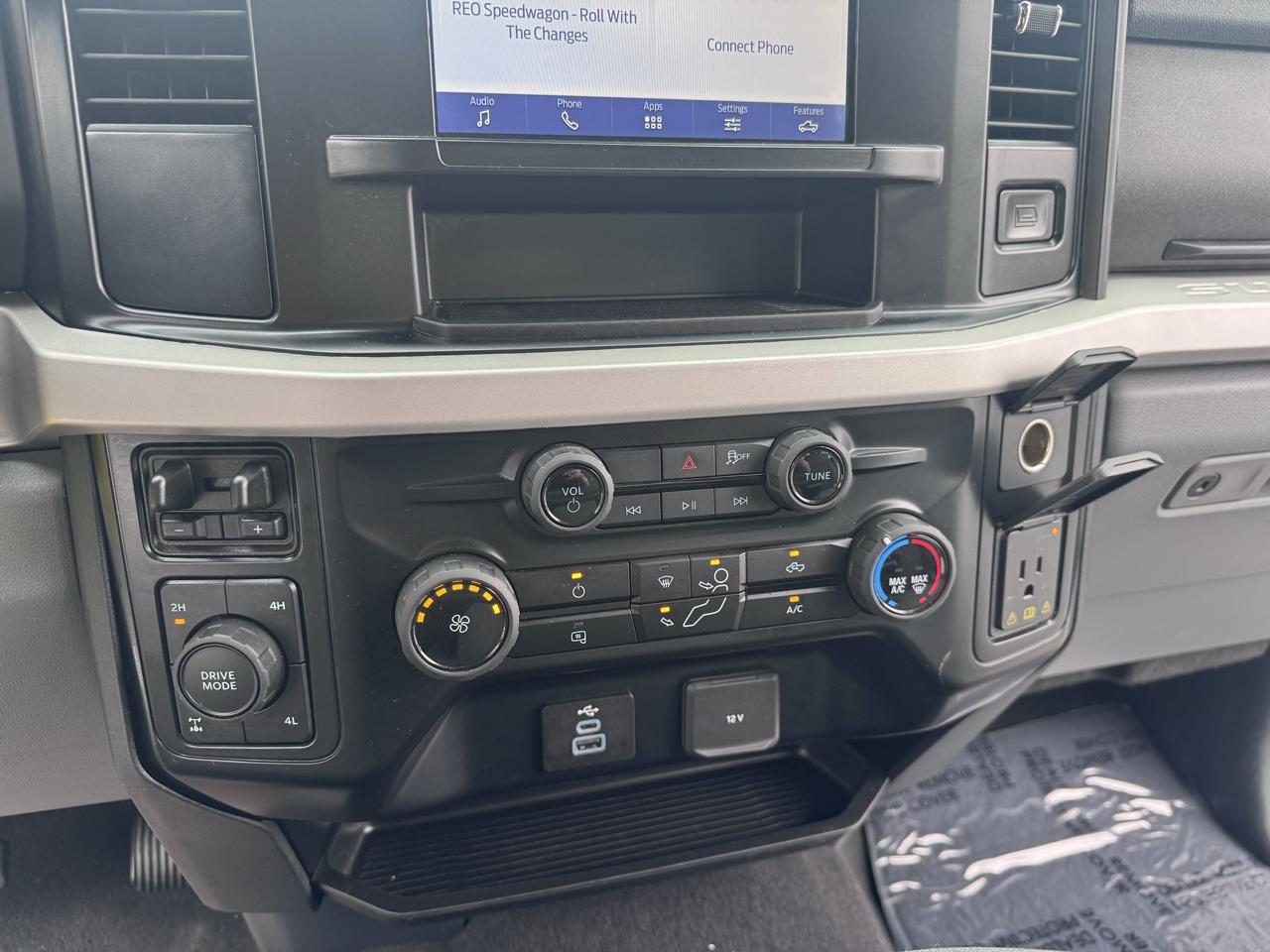 Ford Super Duty F-250 SRW XLT 4WD Crew Cab 8' Box 2026