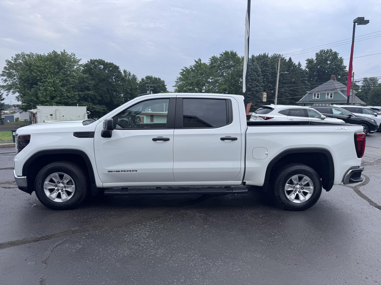 GMC Sierra 1500 4WD Crew Cab 147" Pro 2024